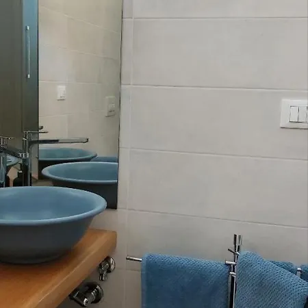 Interno 5 Apartment *