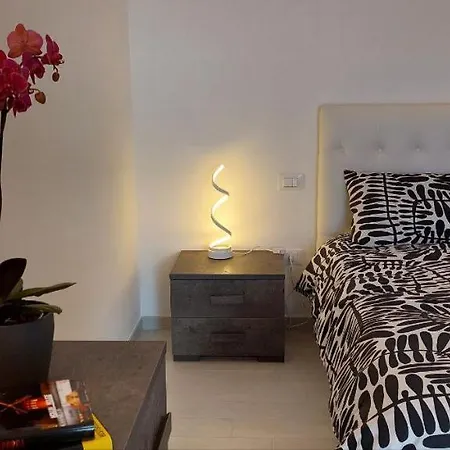 Interno 5 *
