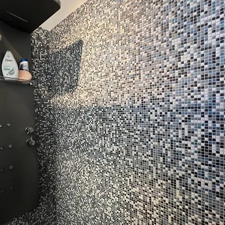 Apartman Interno 5 *